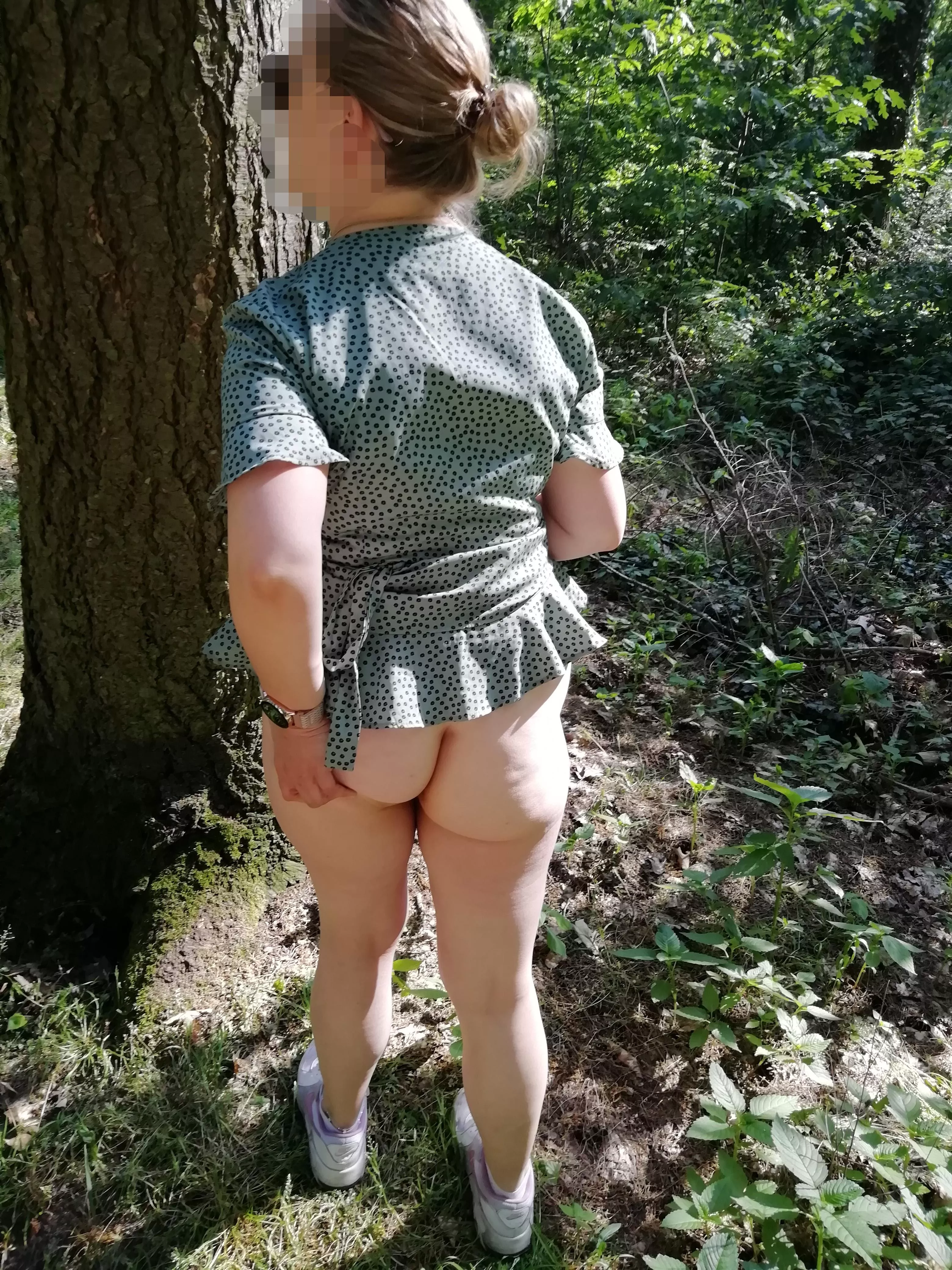 Why, of course there are no panties under the dress?! It's a dress! 