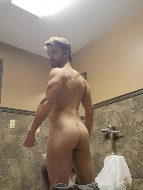 Would you let this ass sit on your face😜