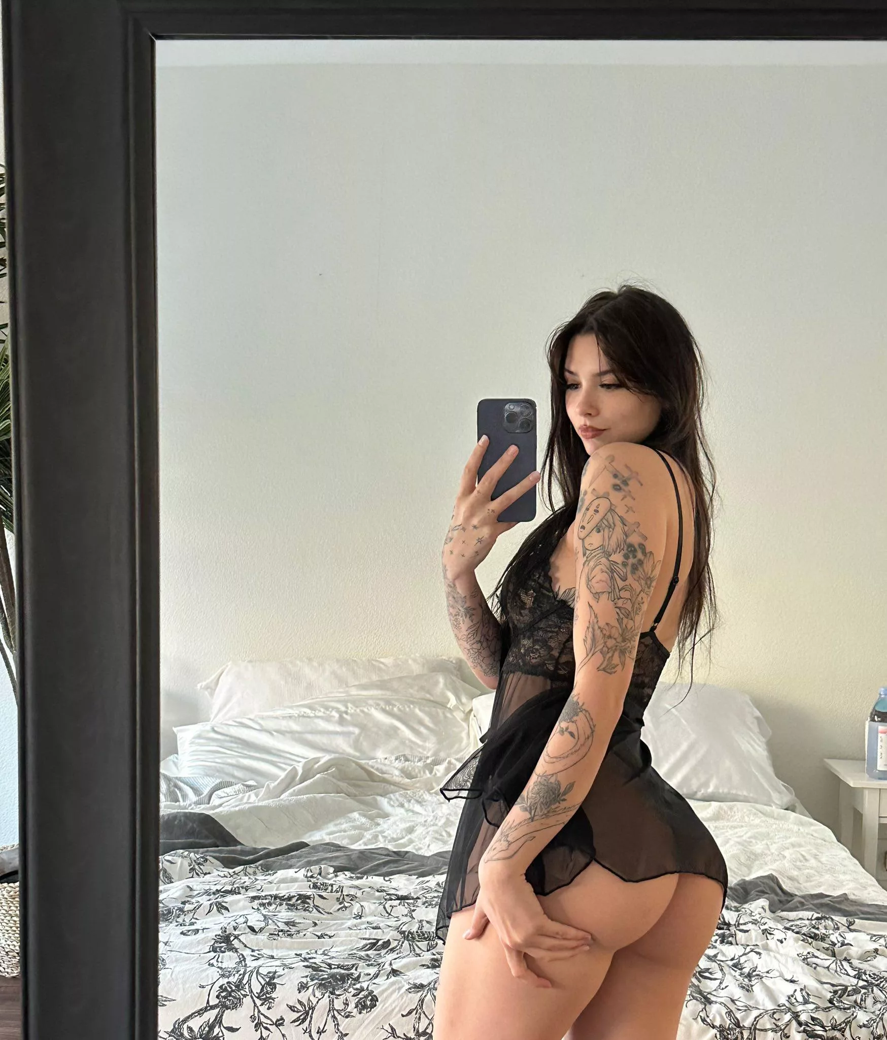 You guys know who is she? 