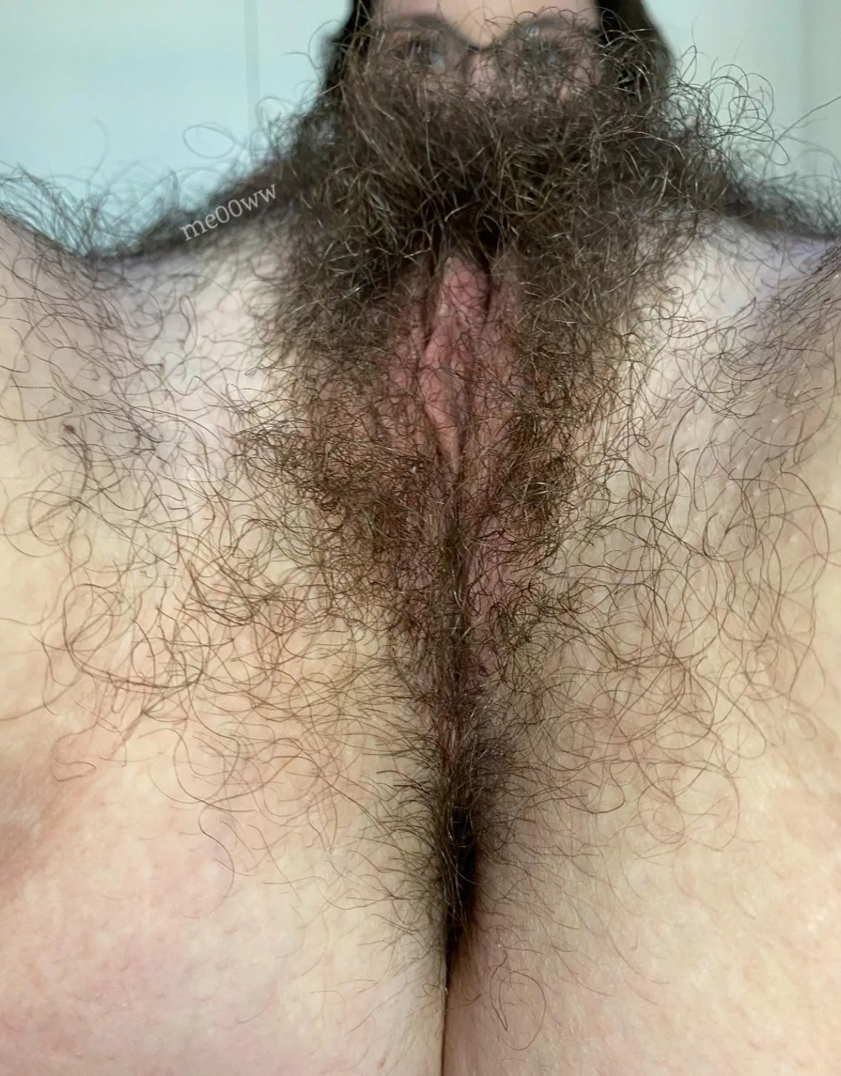 I’ll never understand why some guys hate hairy women so much. I feel so sexy. 