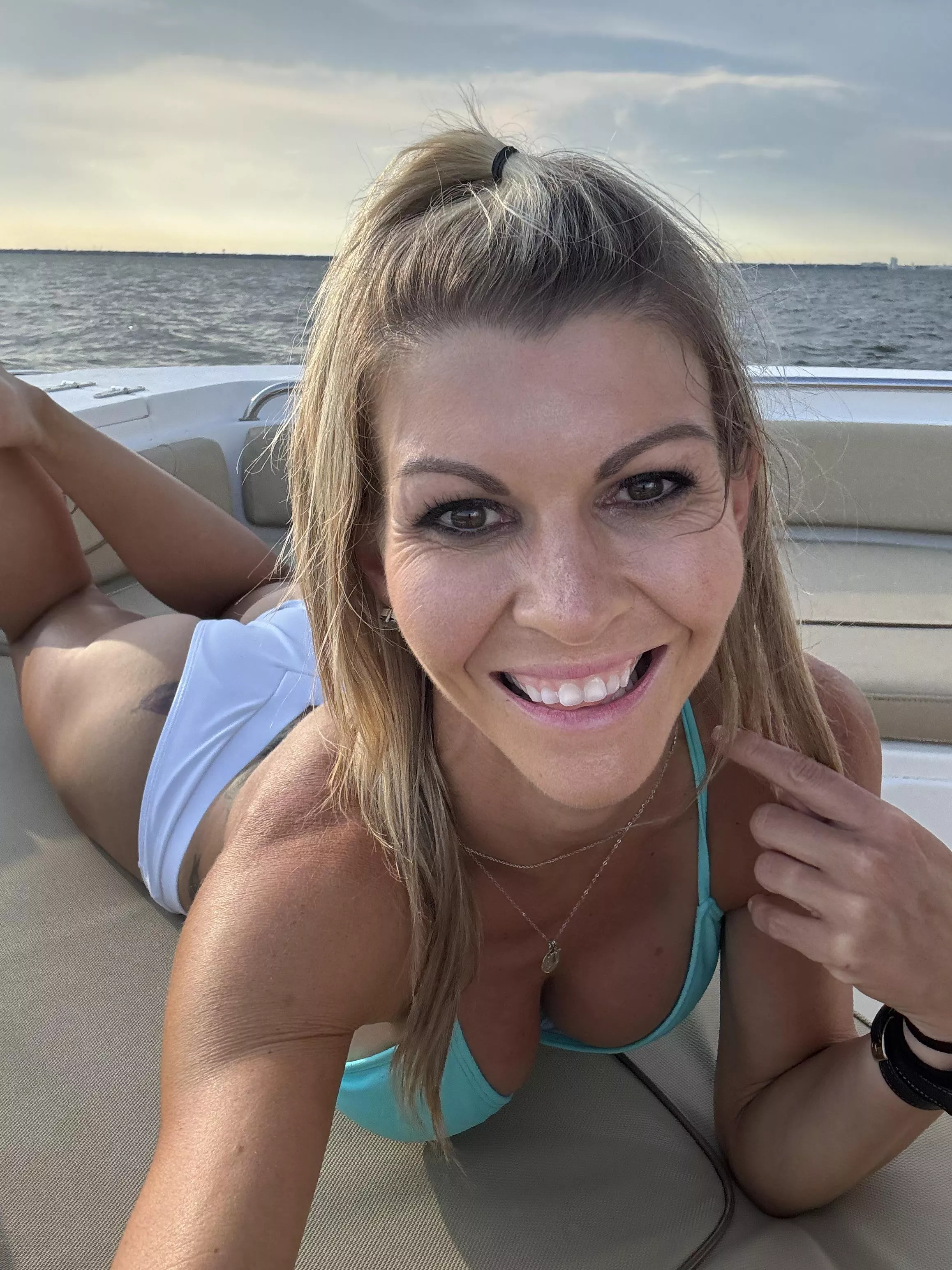 Just trying to look pretty today so all the young boys would take a look. 