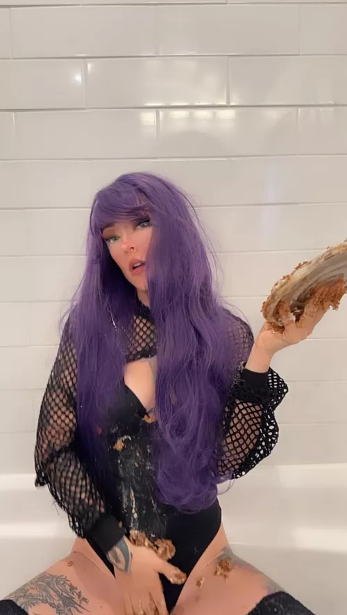 Oops, my cropping skills aren’t the best… would you hold the camera for me? 