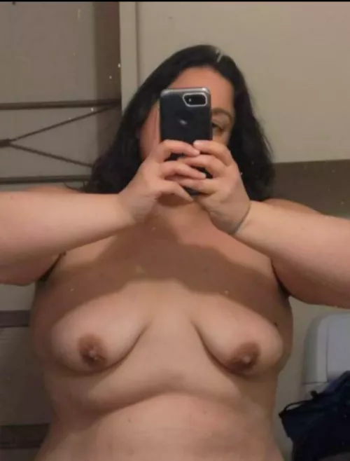 Selfie in my friend's bathroom 