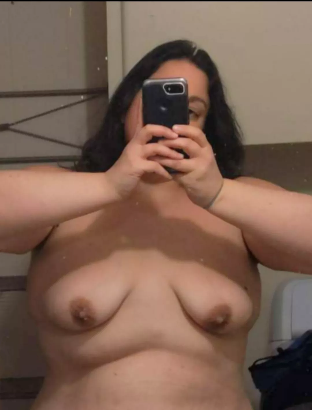 Selfie in my friend's bathroom 