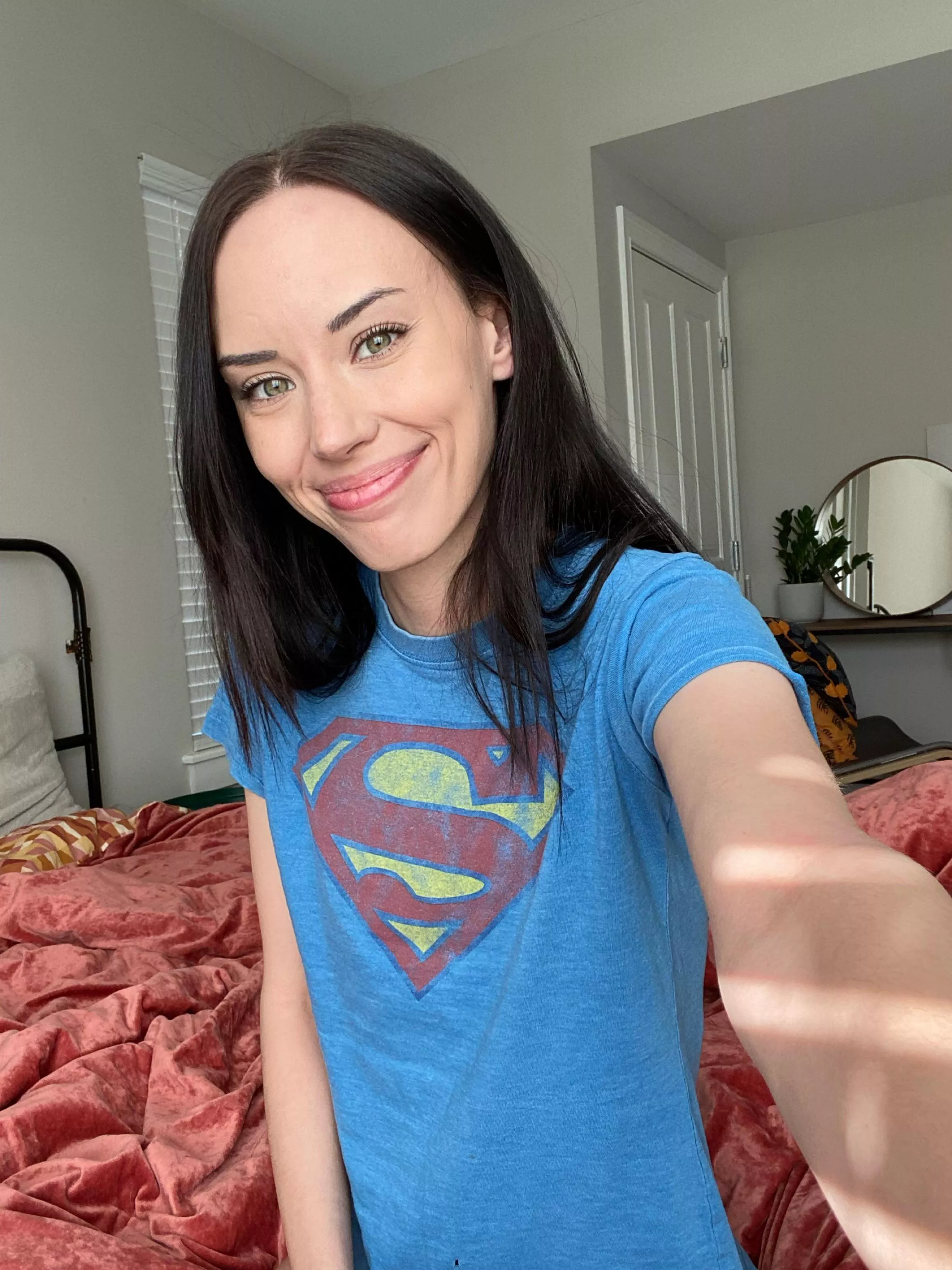 Wishing you a super day 🦸🏻‍♀️ [F]