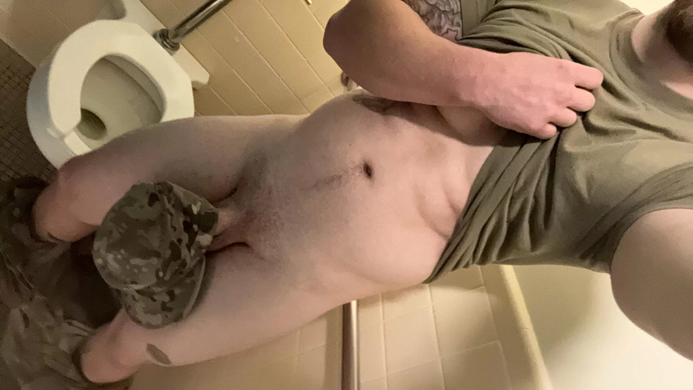 [27] Bathroom selfie