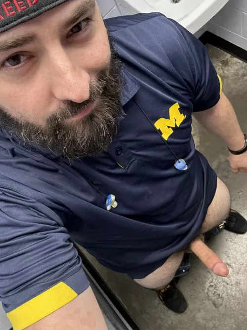 [39] just another day bored at work 