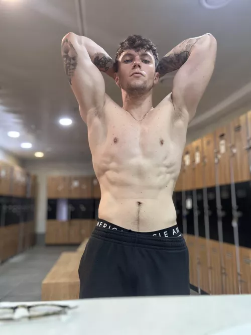 Daddy's pits are extra stinky after workout.