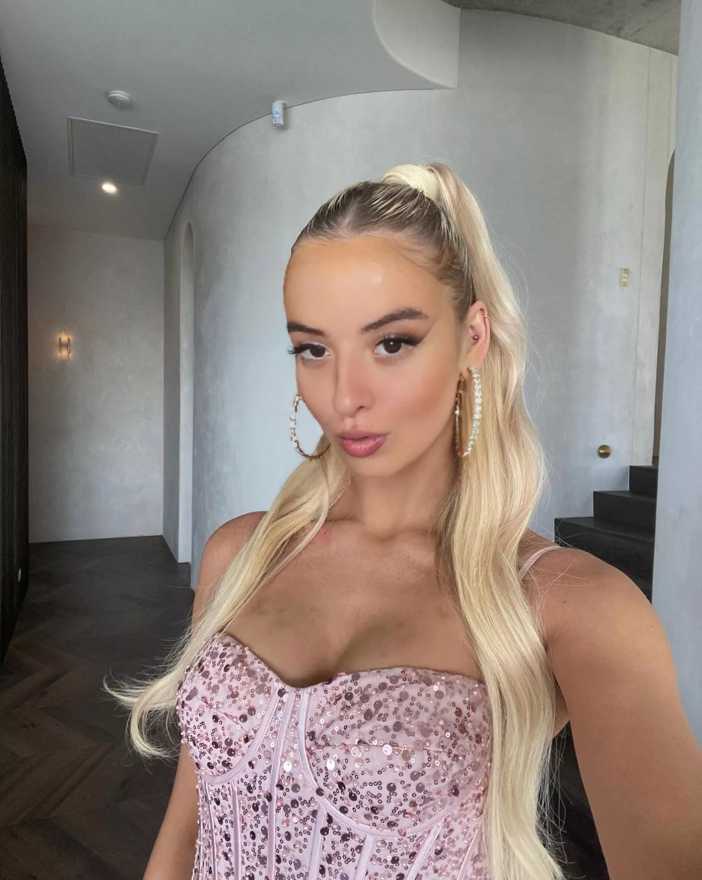 How do I look in this? :3