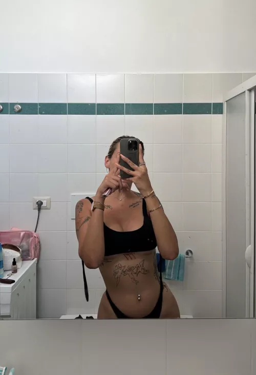 i feel sexy when i wear this bikini.