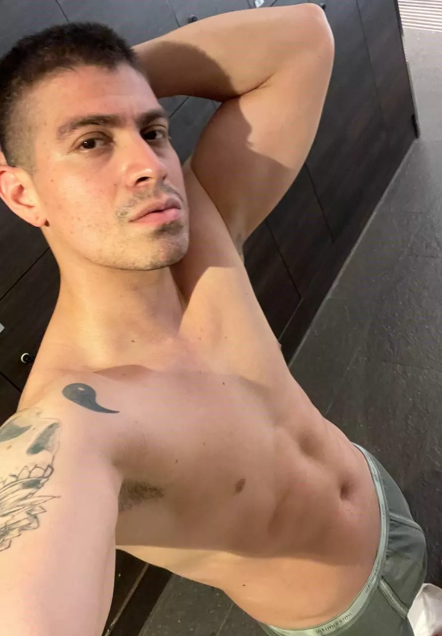 I want to show off my physique.
