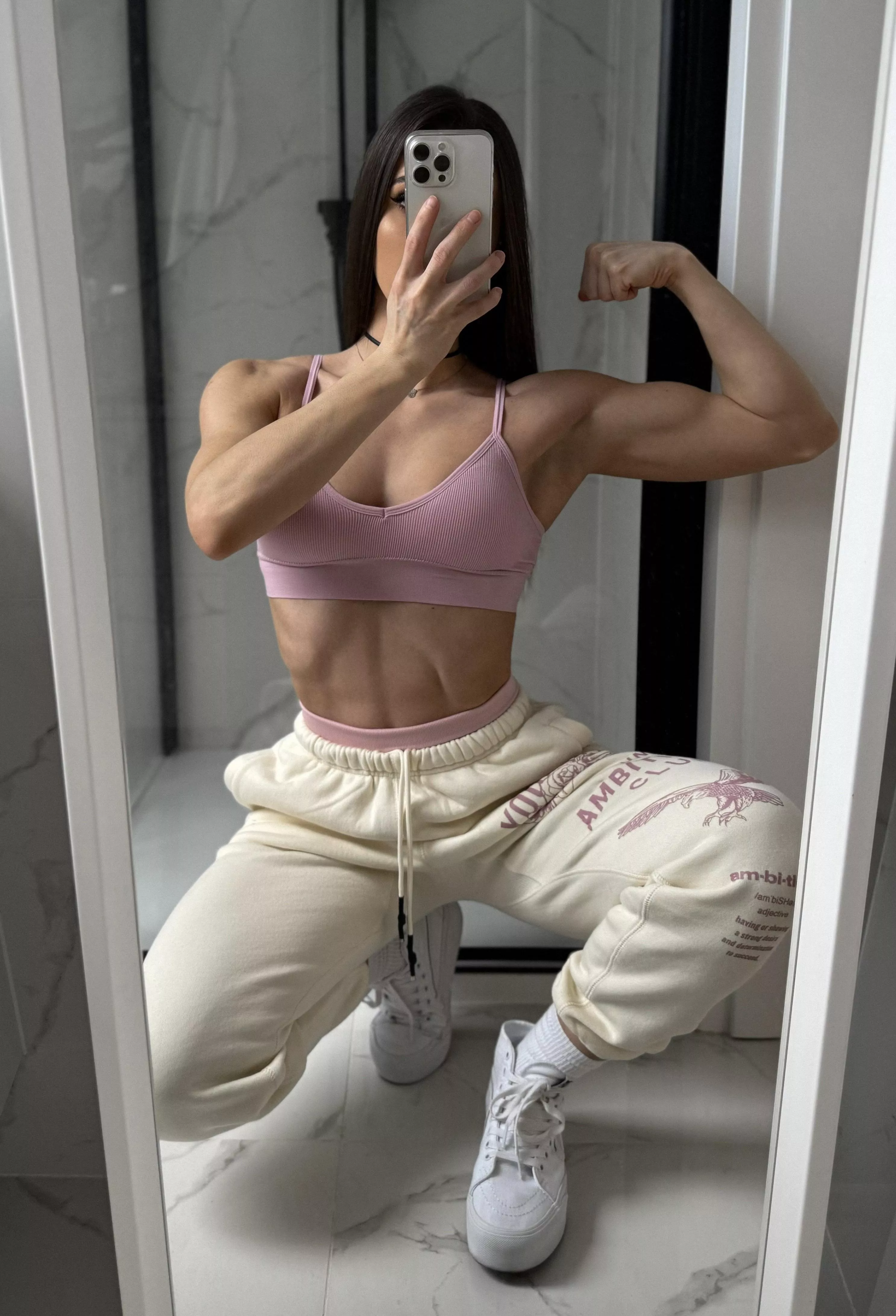 Lina - (@linasphysique)