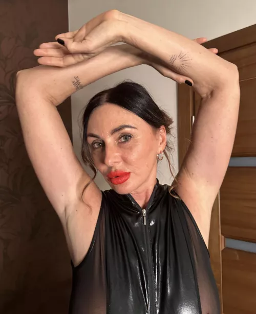 Time for you to play with this juicy body ;)