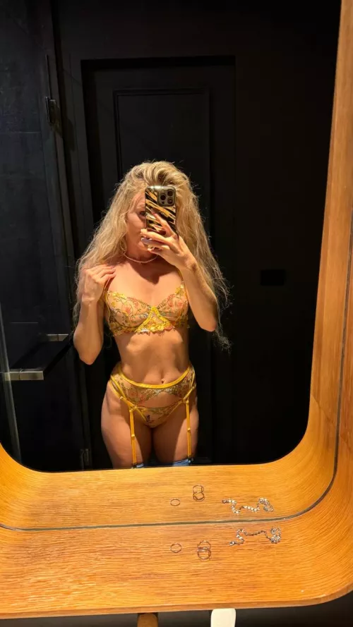 Young babe thats needs help help tp take this set off