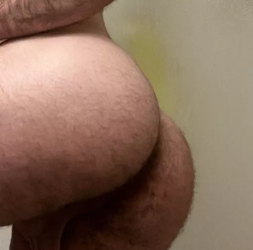 Any fit dads want this straight hairy ass?