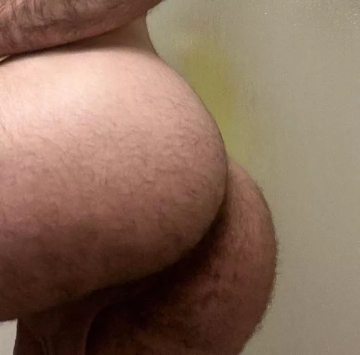 Any fit dads want this straight hairy ass?