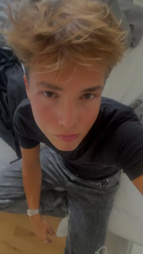 Any League of Legends players in here? 