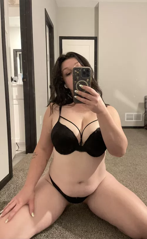 Do I come across as milfy or average mom