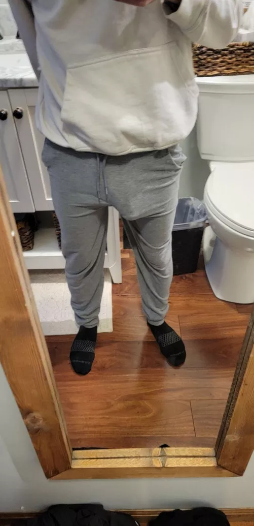 Gray sweats doing their thing 