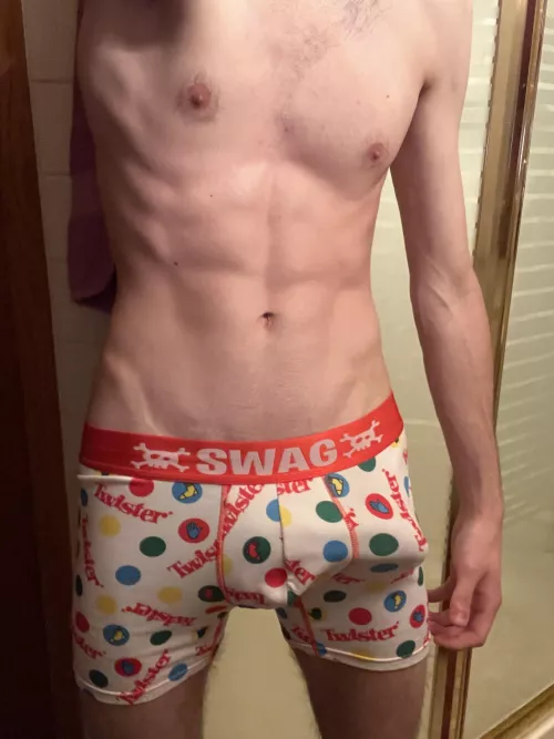 Left hand: green. 😉