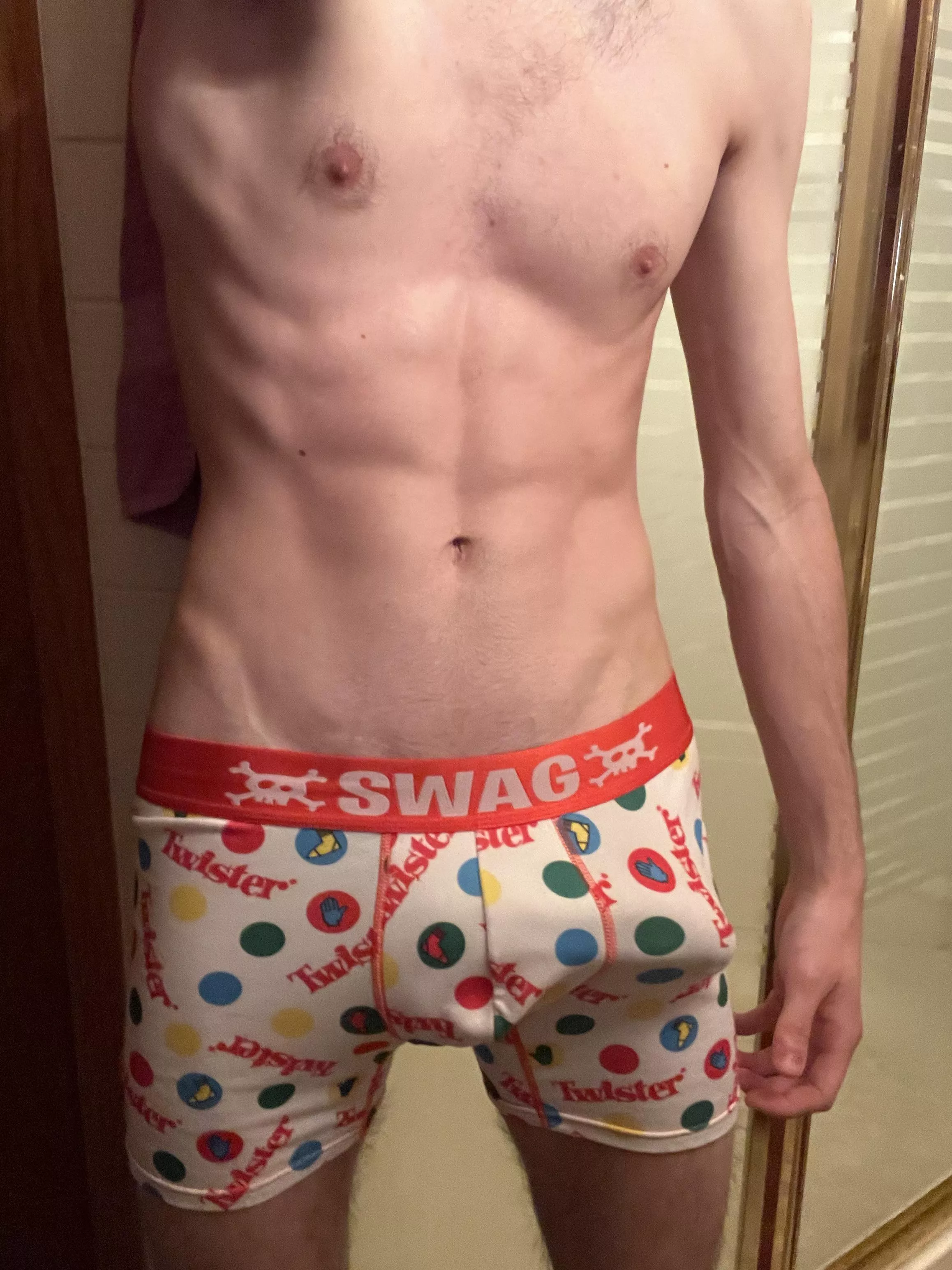 Left hand: green. 😉