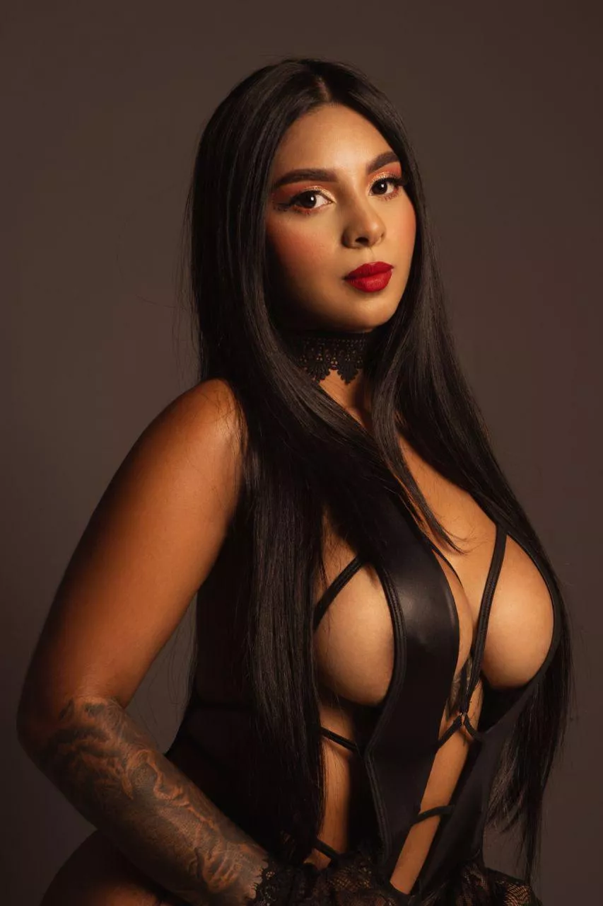 My long hair needs your hands