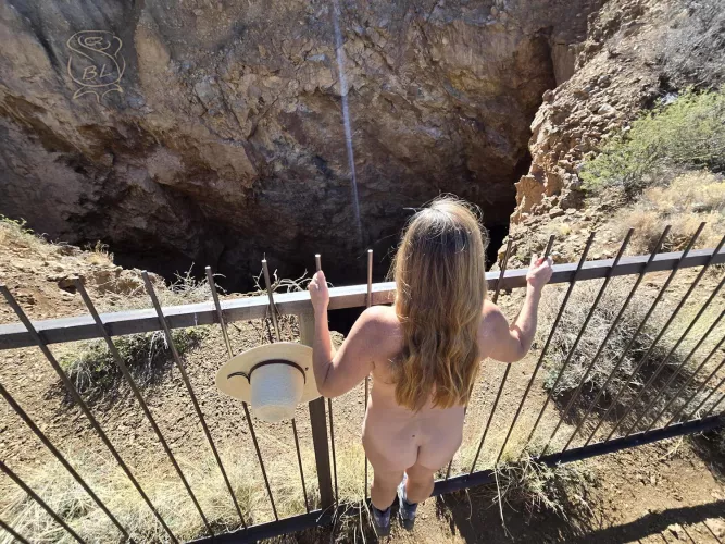 Na na na na na na na BAT CAVE! 🦇