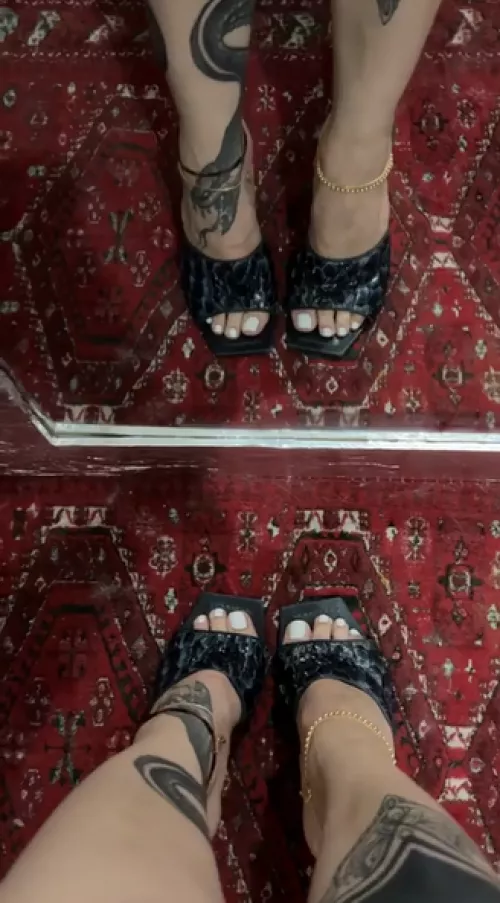 Open your mouth and give my feet a smooth cleaning