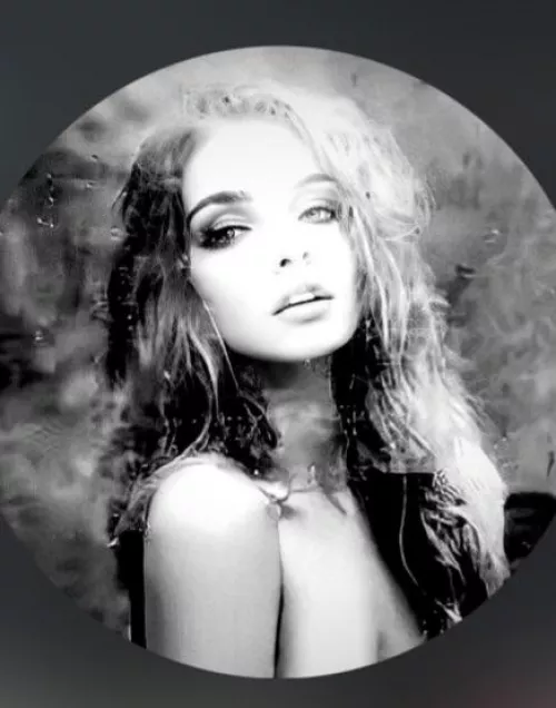 She changed her instagram profile picture again.