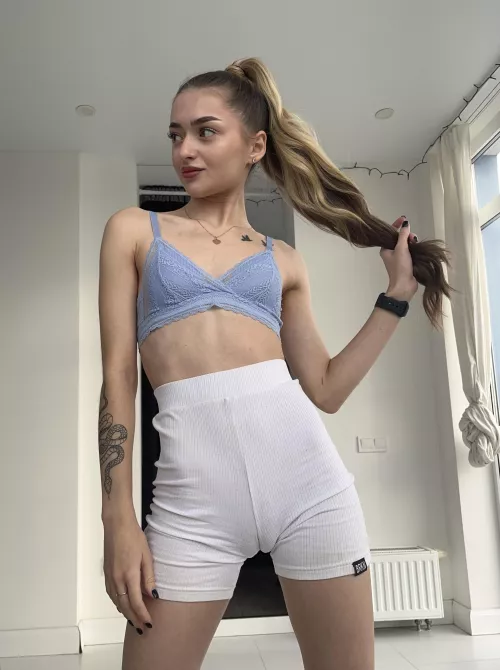 this pussy stuck her leggings inside