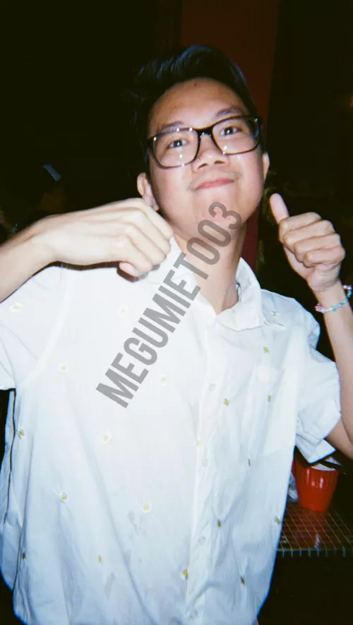 Two thumbs up 👍🤓👍