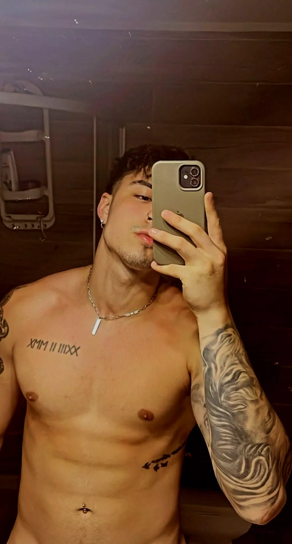 [23] Ever fantasized about running your tongue along these defined ridges?