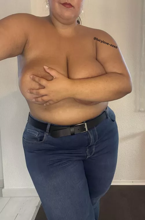 Are you into curvy girls in jeans?