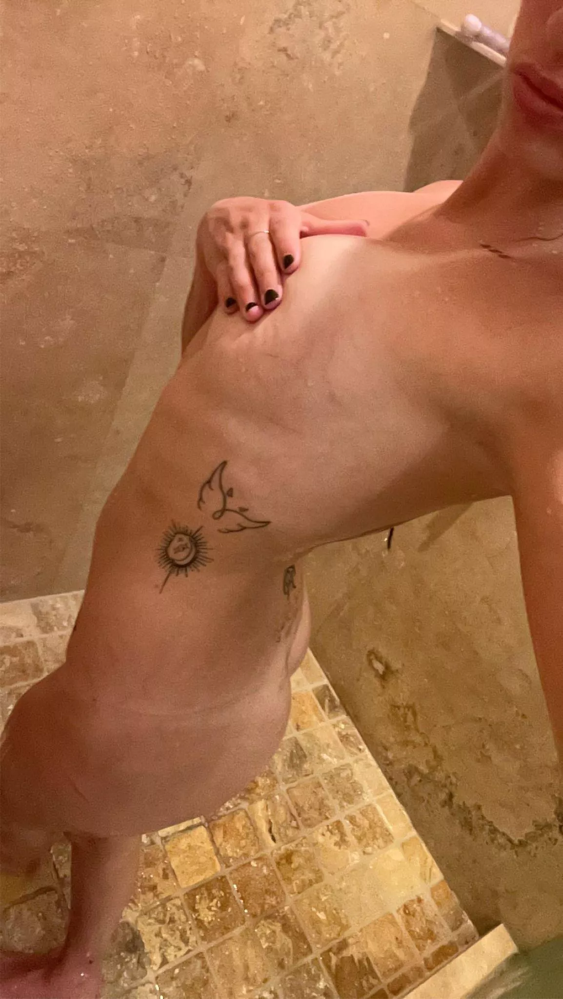 I ribs always look so sexy in the shower