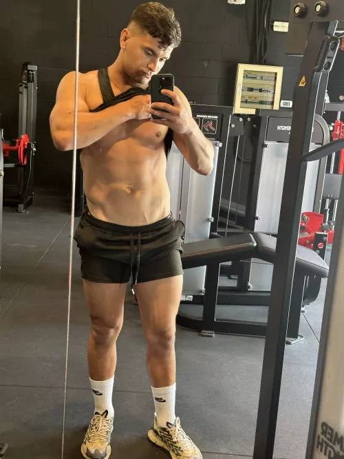 Just some abs at the gym