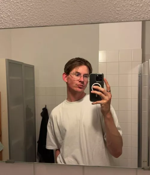 Lazy day at home :) anybody wanna go online and play something? I’m on PS4/Switch