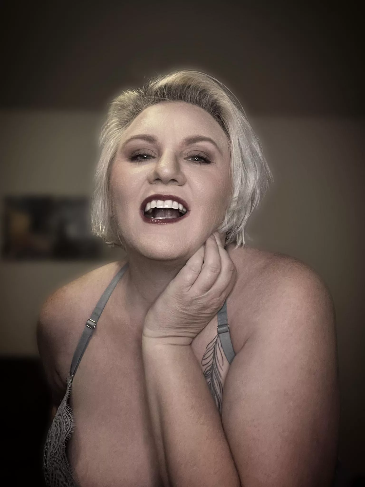 Looking for some mature blonde seduction?