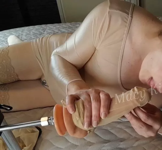 Nylon and fuckingmachine is so hot!