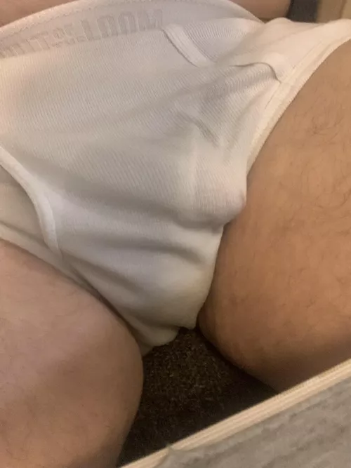 Piss boy 25 US looking to chat with other guys into piss dm me