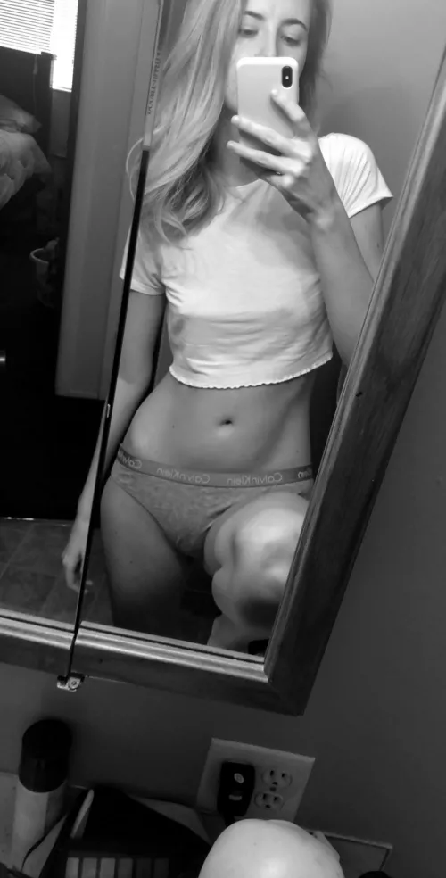 So tall I put my makeup on sitting in the sink [f] 6’ 