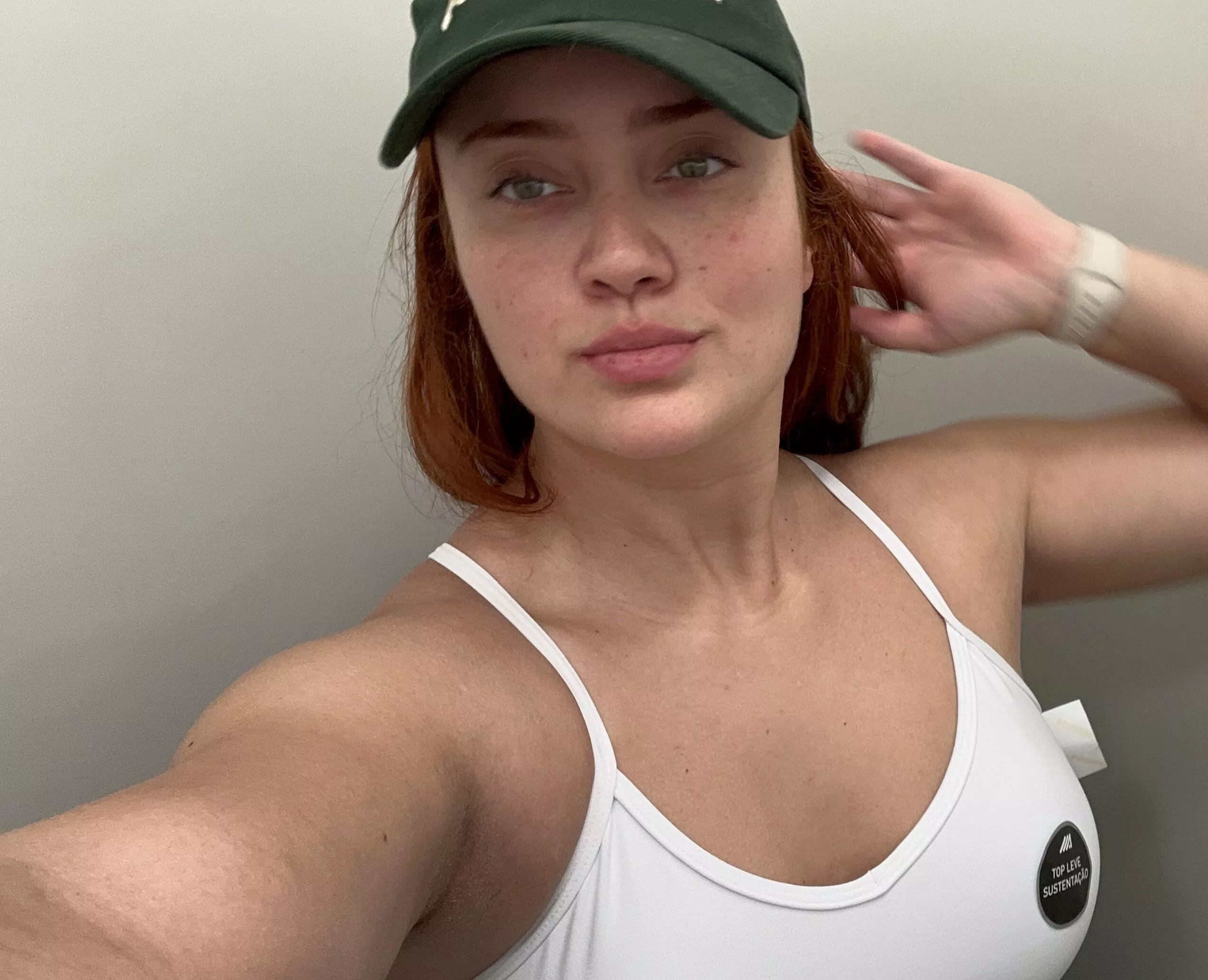 Trying new gym tops @mjohreisen 