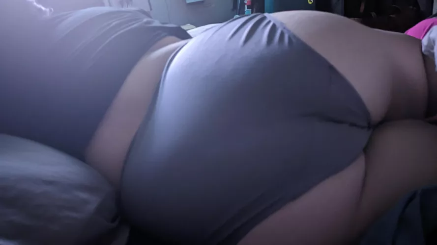 Wifey know she's teasing me laying like that! 🤤🍑