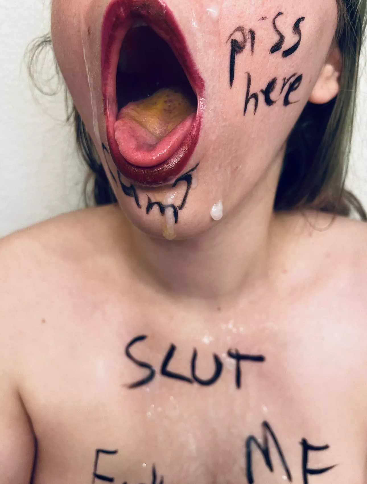 an important piece of furniture in any bathroom. what labels would you add?