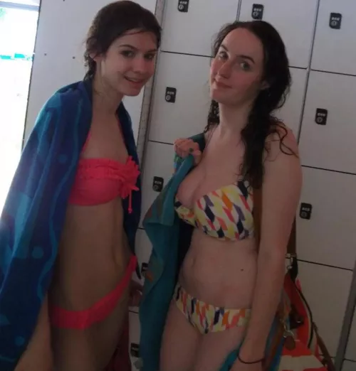 Bikini babes 