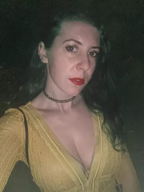 Bright yellow cleavage