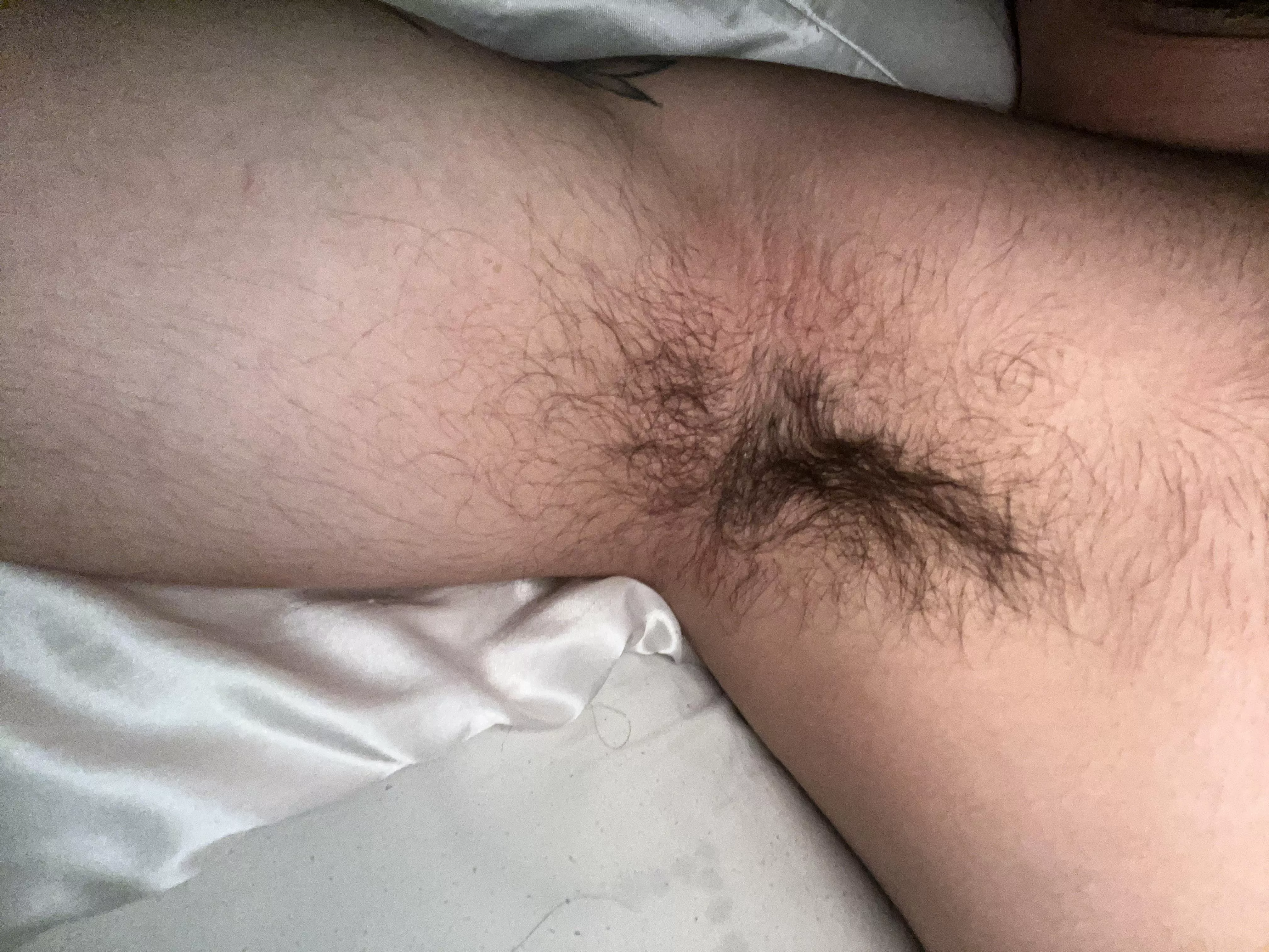 Come worship my pits bro 🥵 25, college baseball jock. Dm me 👅