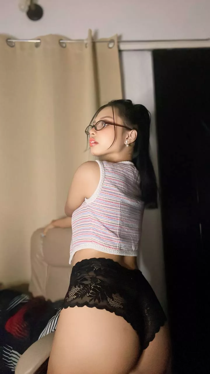 do you mind giving me hard pounding while I finish up on work?