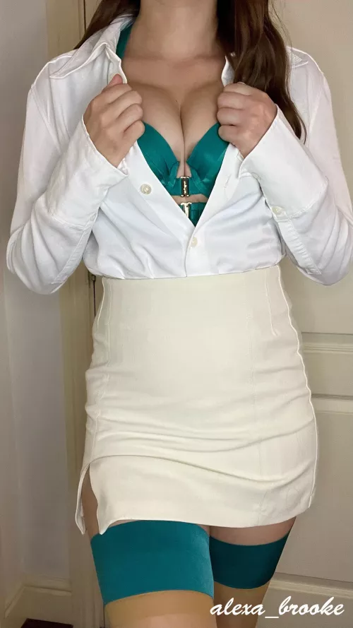 I wonder if my boss will notice my cleavage 🤭