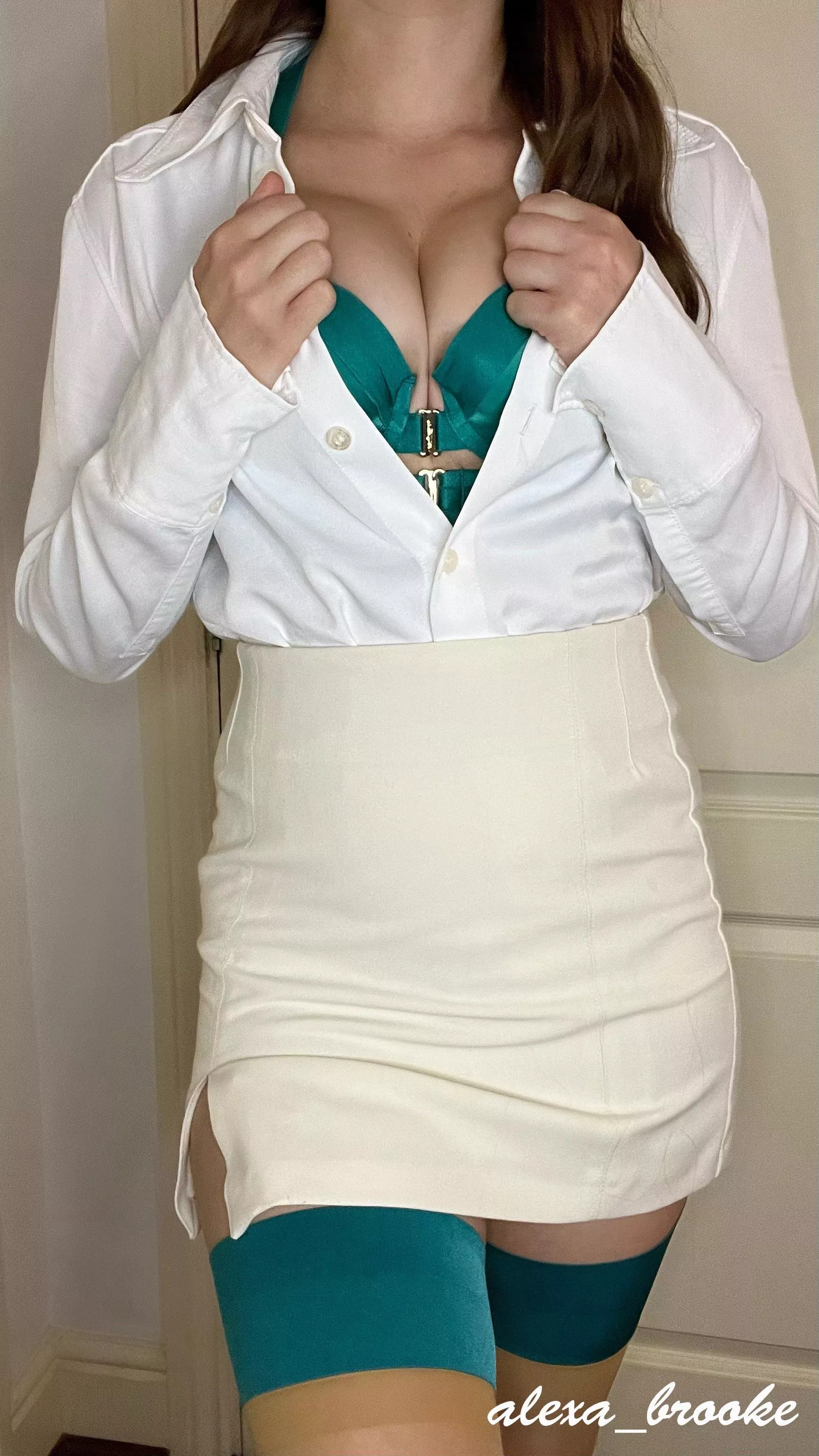 I wonder if my boss will notice my cleavage 🤭