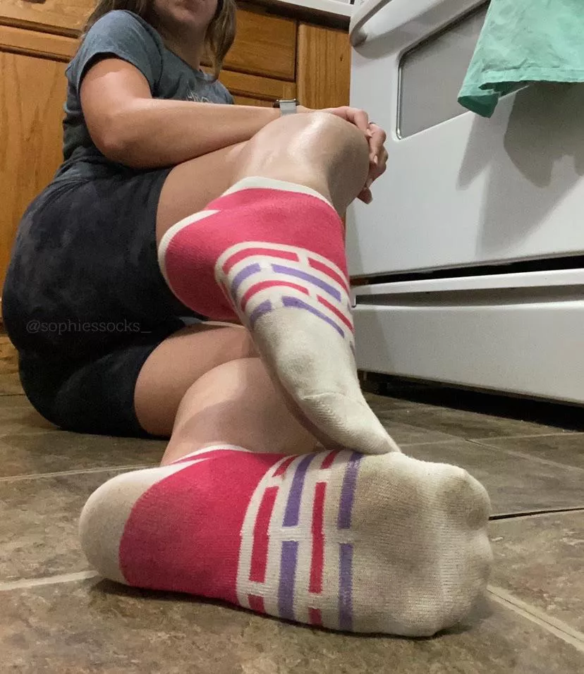 I’d love if you’d take these off my hands! (or [F]eet in this case)